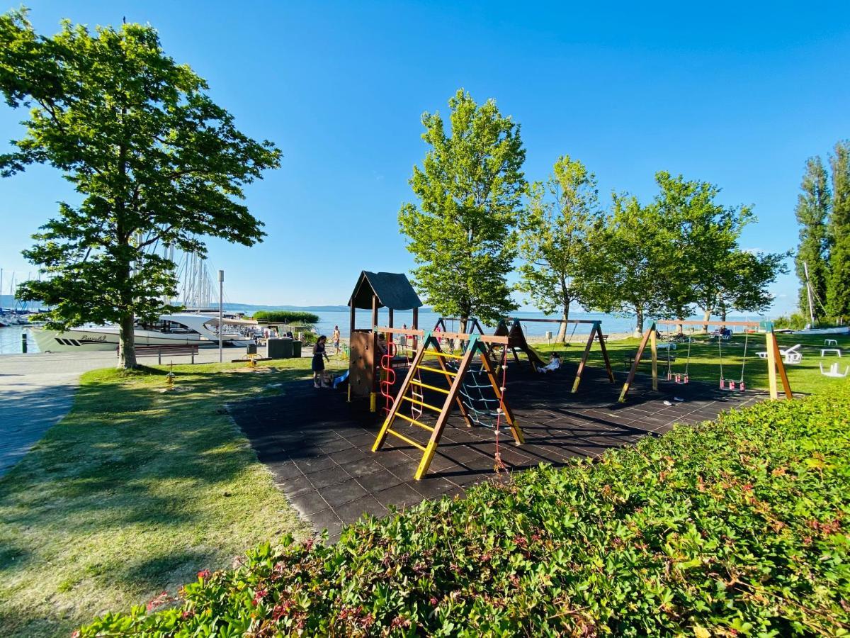 Butique Apartman Balatonlelle Bagian luar foto
