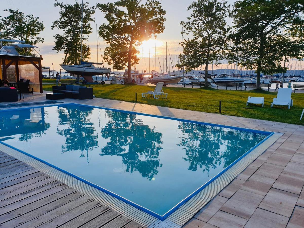 Butique Apartman Balatonlelle Bagian luar foto