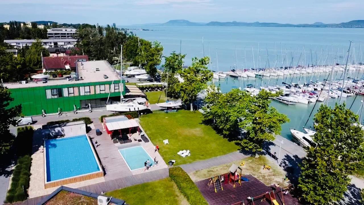 Butique Apartman Balatonlelle Bagian luar foto
