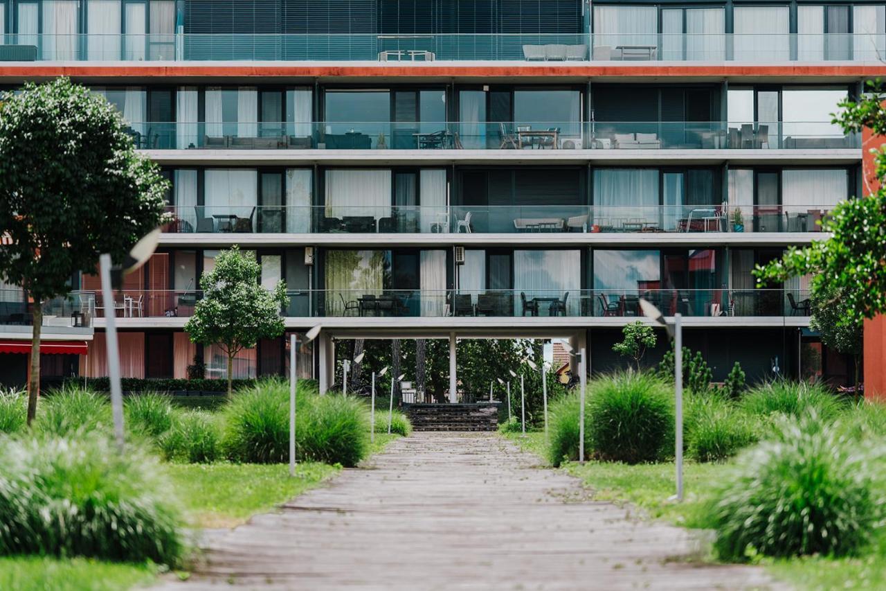 Butique Apartman Balatonlelle Bagian luar foto