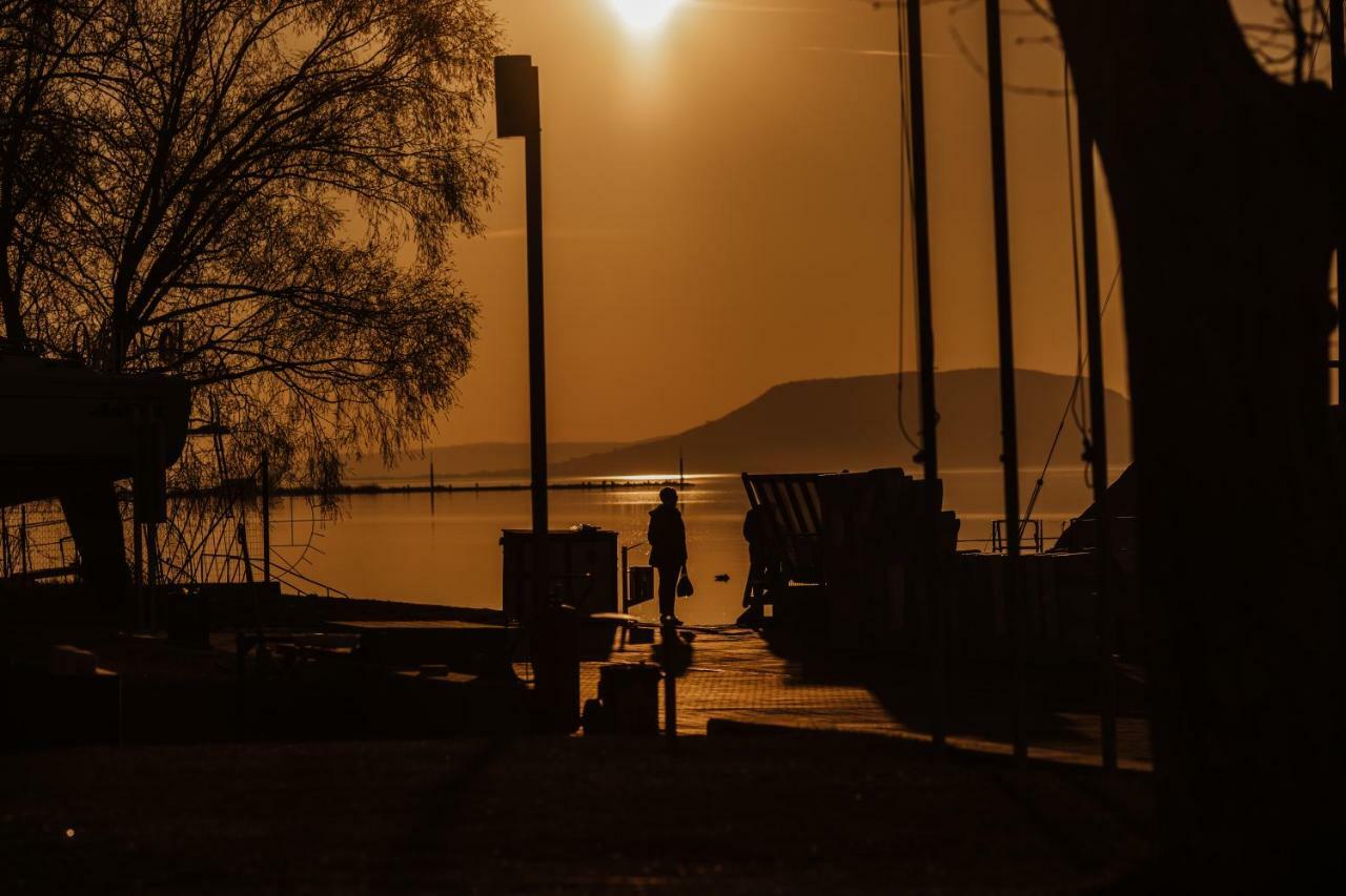 Butique Apartman Balatonlelle Bagian luar foto