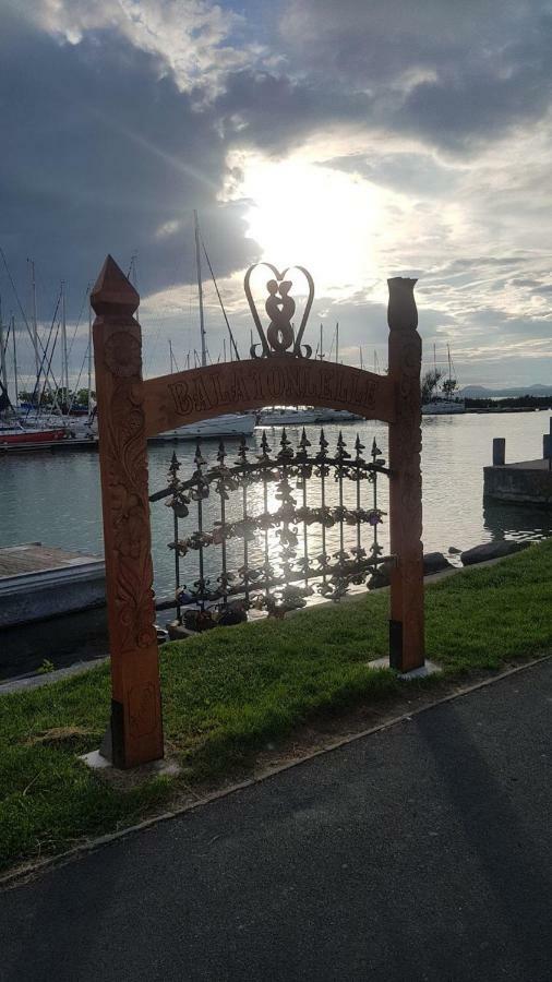 Butique Apartman Balatonlelle Bagian luar foto